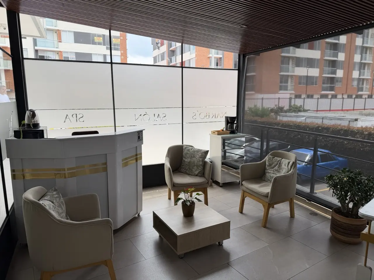 Recepción de la peluquería en Chía Narbo's Salón