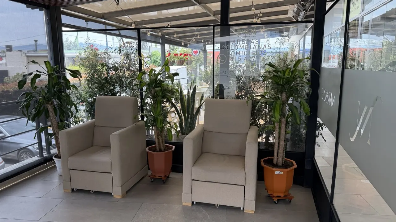 Moderna zona de espera del salón de belleza en Chía