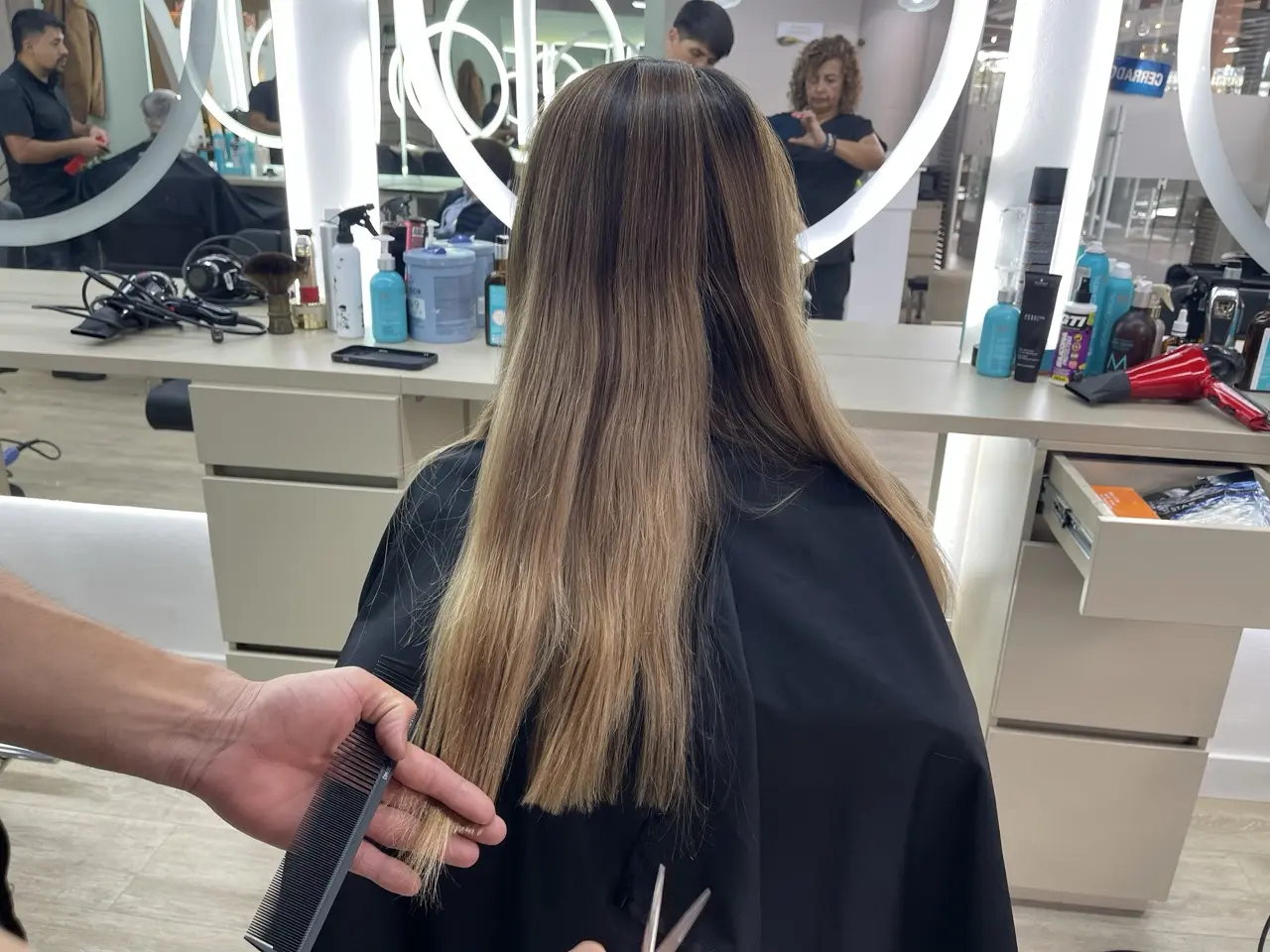 Diseño de corte profesional para dama realizado en Narbo's Salón Spa Chía